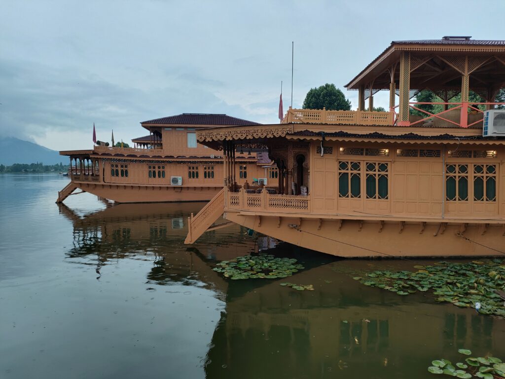 Harmukh Houseboat